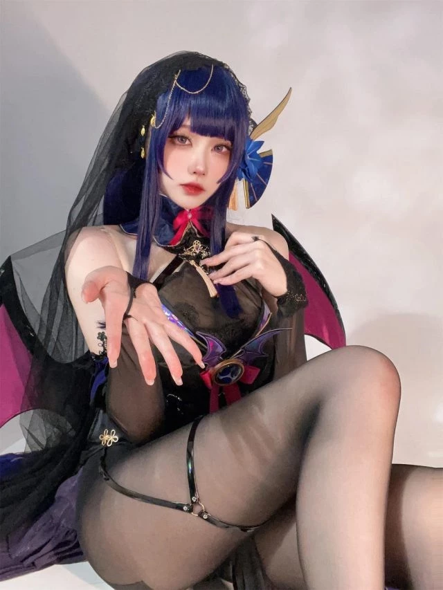 女神安食Ajiki变身不同角色，诠释COSPLAY的无限魅力！